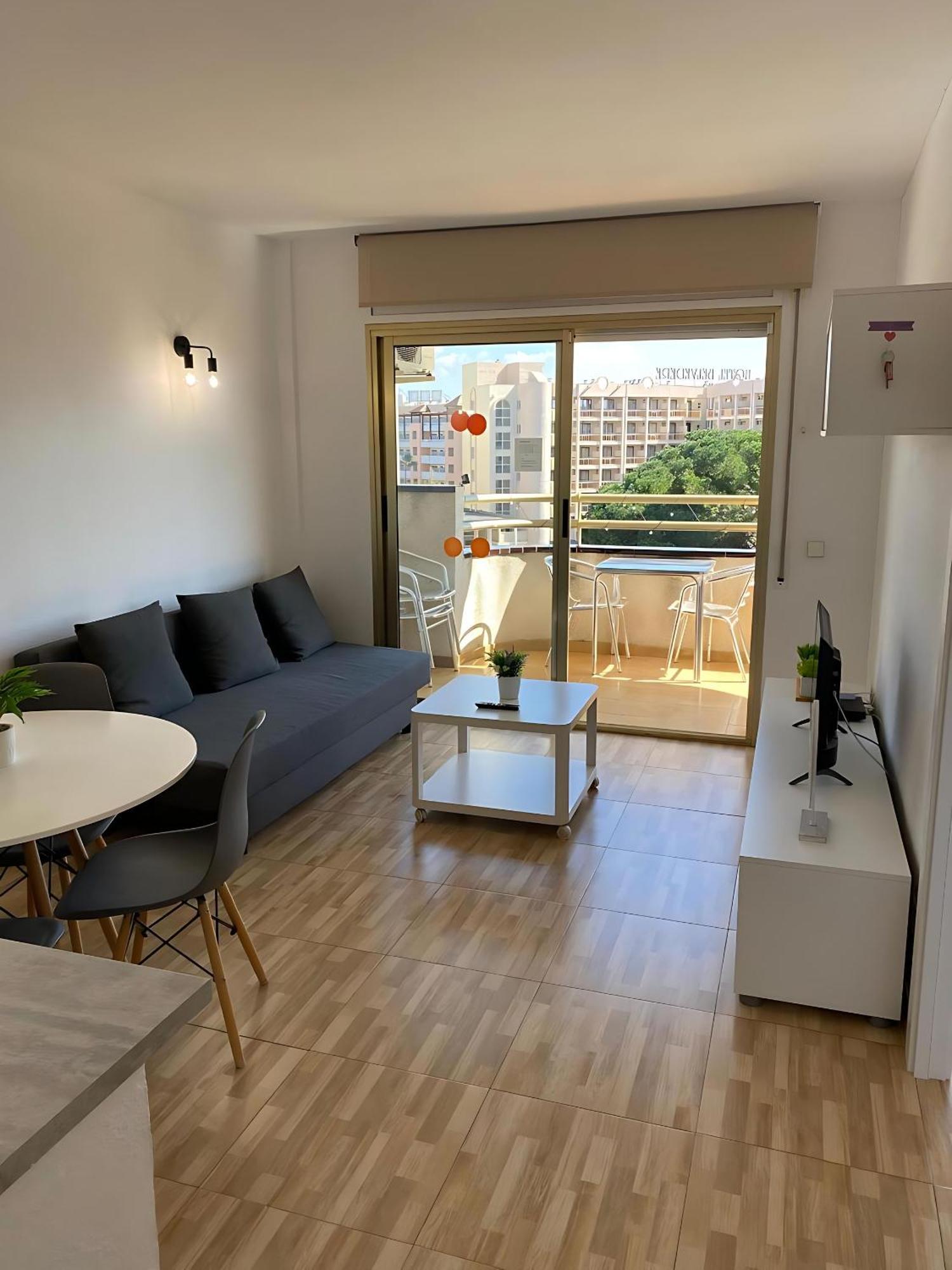 Apartment 520 - Golden Coast Paradise *